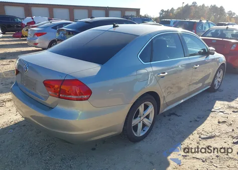 2013 Volkswagen Passat 2.5L Se z USA, uszkodzony, nr VIN 1VWBH7A37DC138705